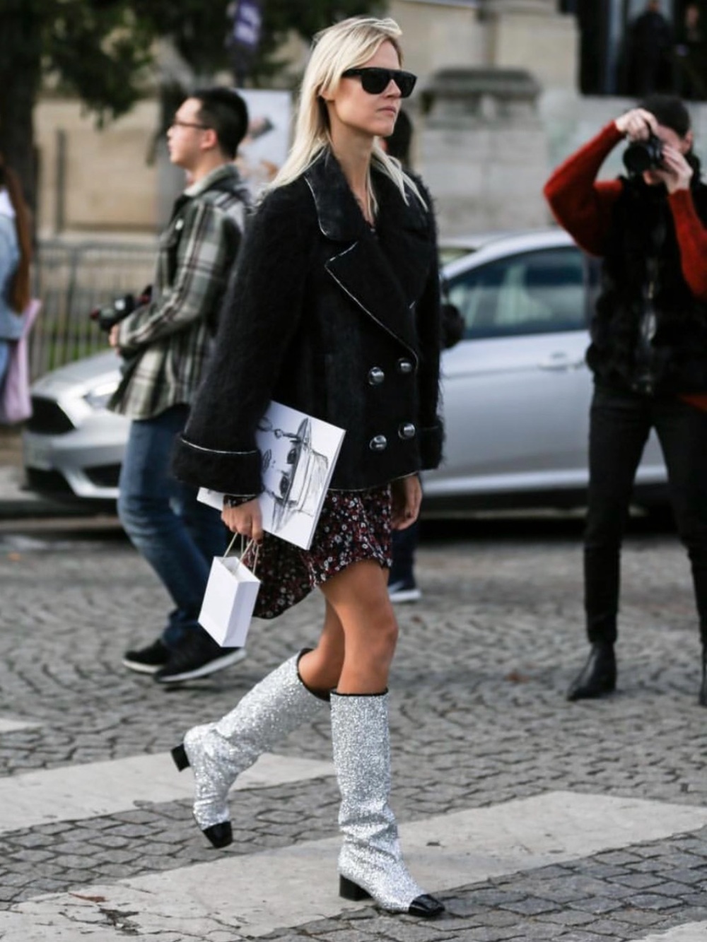 Chanel Silver Glitter Knee High Boots
Paris Fashion Week Iconic Runway 37.5 - Picture 5 of 17